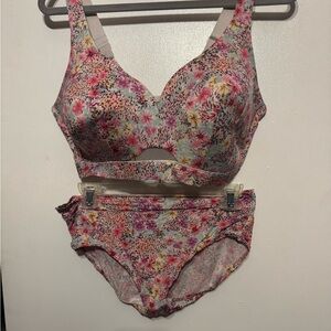 Cacique Floral Set NWOT